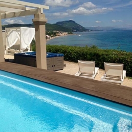 Πισίνα με spa astral